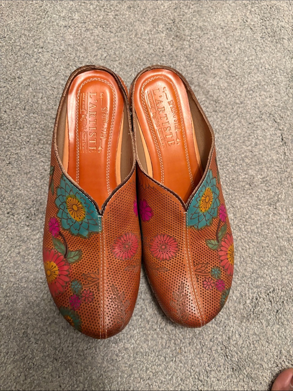 L’Artiste Floral Leather Slip-On Mules - Brown